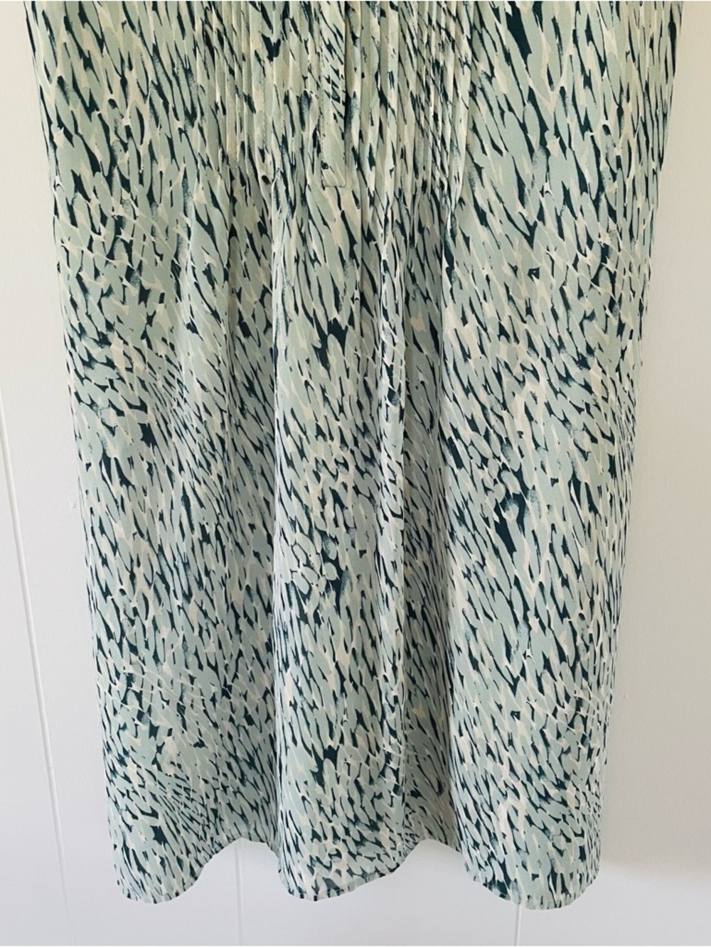 H&M Pale Green Printed V-Neck Midi Dress - Picture 3 of 11